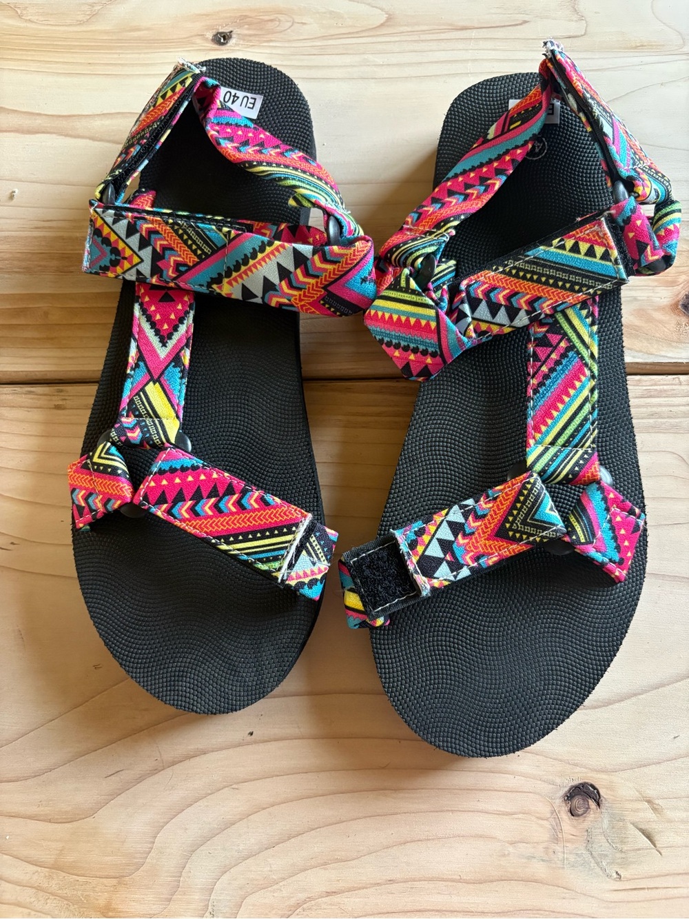 Womens Multicolor Geometric Strap Sandals